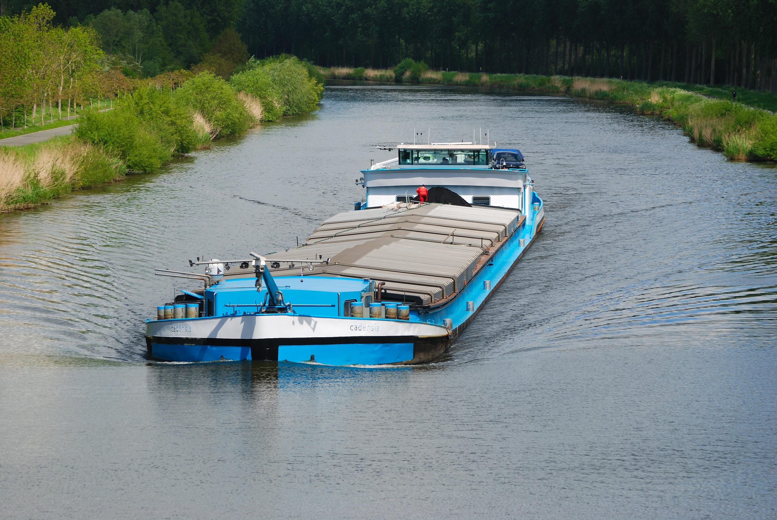 Barging ship