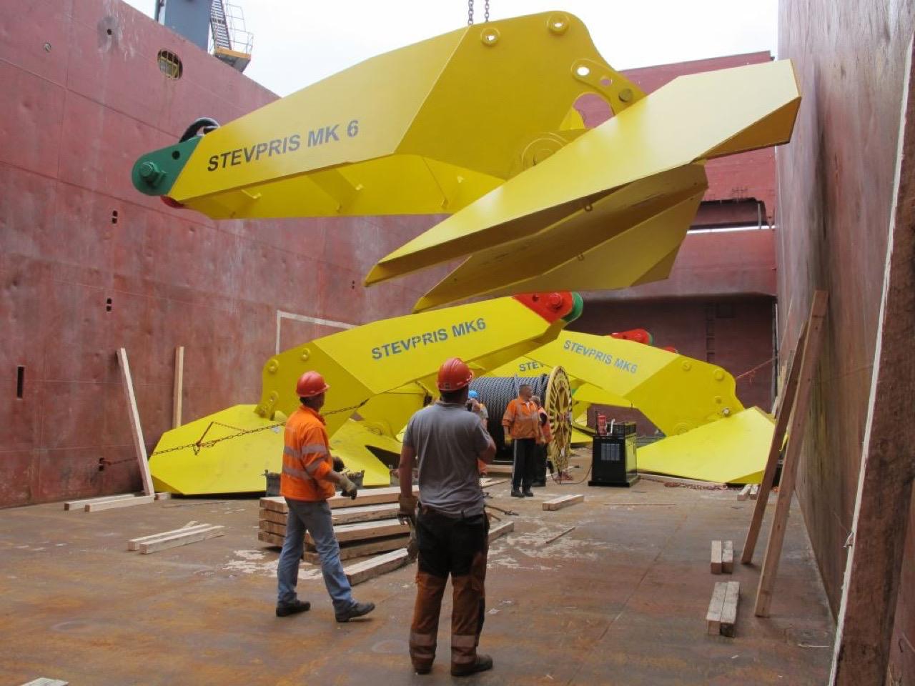 Cargo anchor